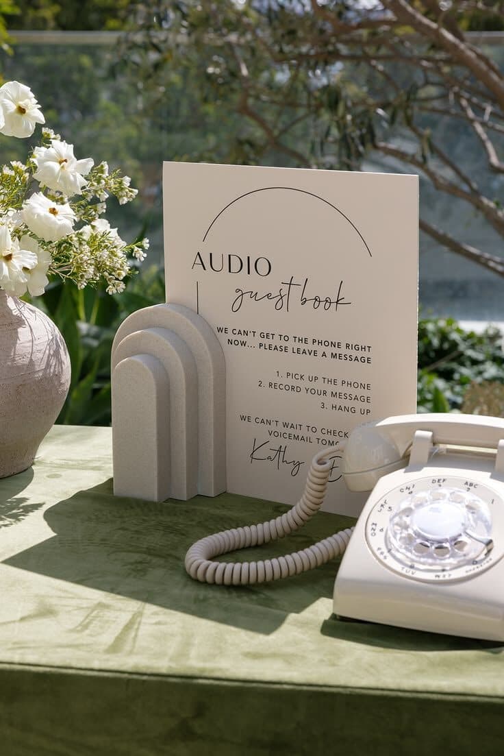 Audio Guestbook com telefone vintage para os convidados deixarem mensagens de voz