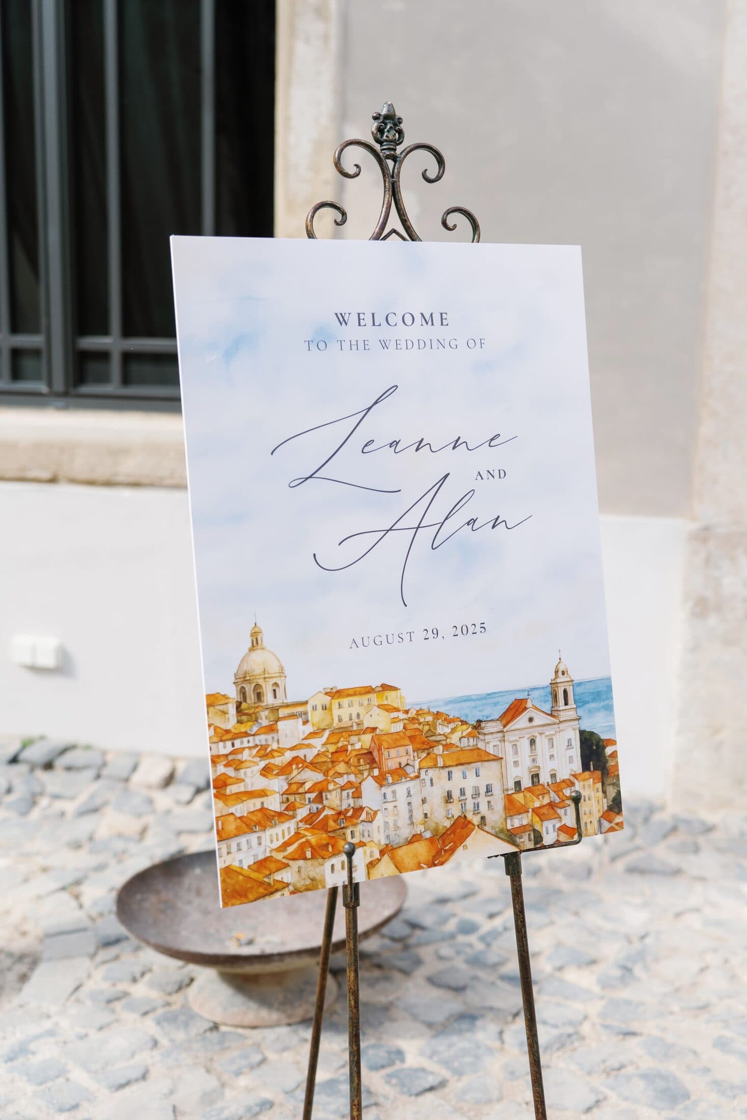 Sinalética de boas-vindas ilustrada à mão à entrada de um casamento em Lisboa